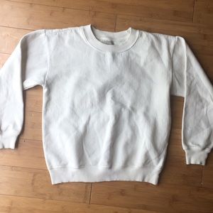 URBAN OUTFITTERS WHITE CREW NECK